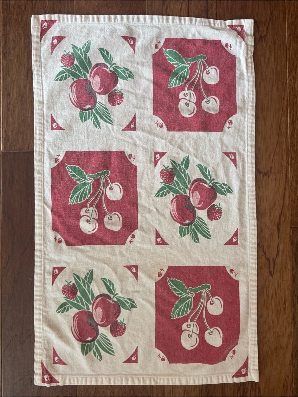 Vintage-Inspired Red Cherry Kitchen Towel - Unbranded